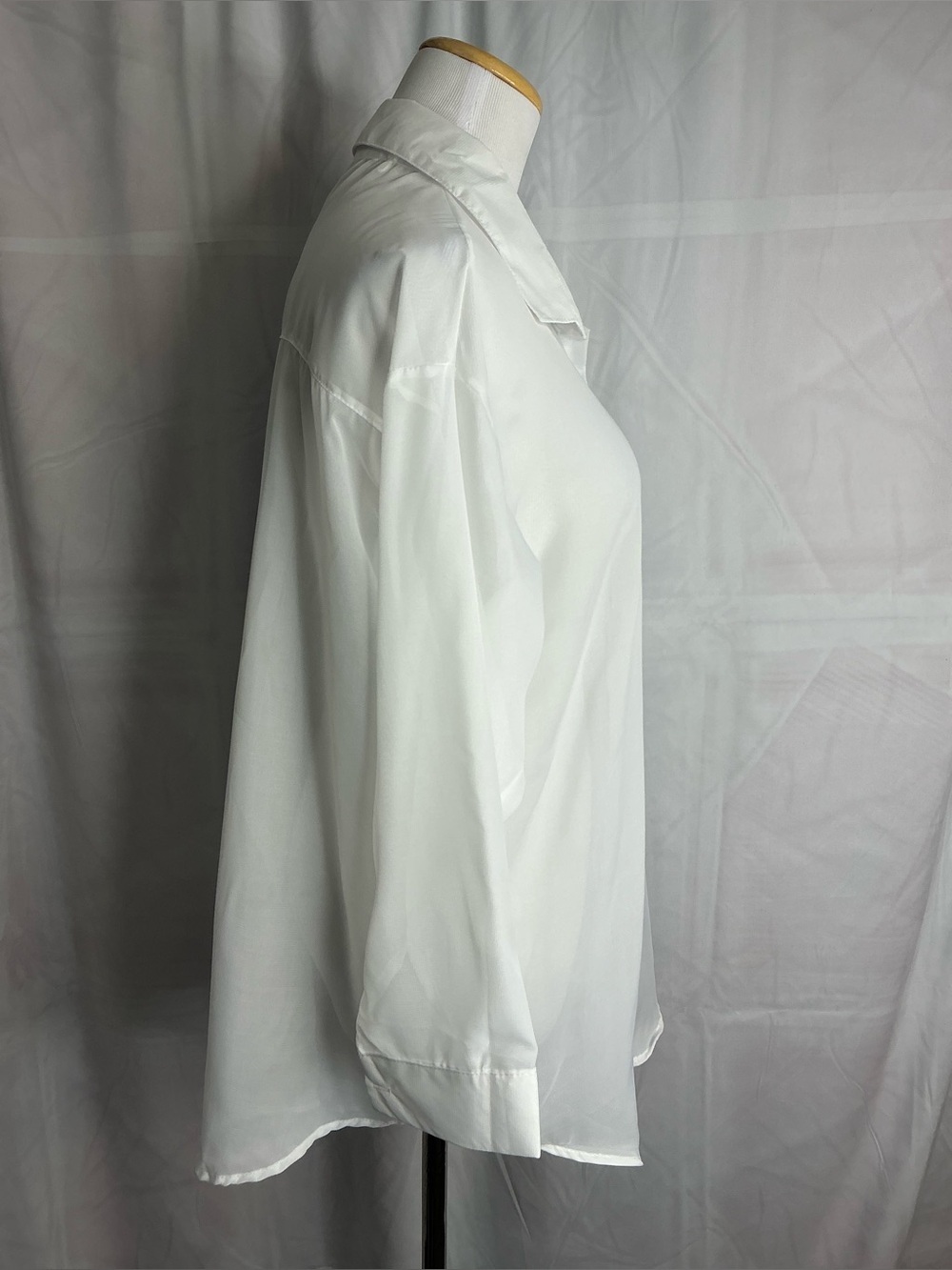 2165 - Elegant Sheer White Button-Down Blouse with Sparkly Diamond Accents - Per - Picture 3 of 8